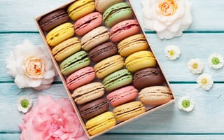 Картинка цветы, подарок, wood, gift box, colorful, flowers, macarons, pink