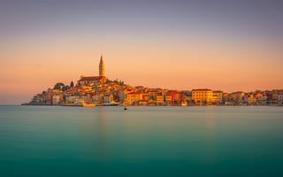 Картинка city, cathedral, sunset, sea, cityscape, buildings, roofs, landscape