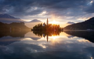 Картинка landscape, sunset, island, mountains, sun, lake, clouds, water