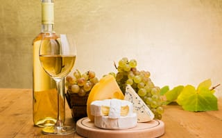 Картинка бутылка, бокал, сыр, дор блю, виноград, белое, вино, камамбер, маасдам