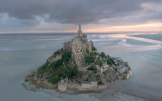 Картинка облака, побережье, Замок, простор, Франция, Мон-Сен-Мишель, Остров, горизонт