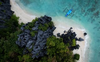 Картинка beach, sea, cliff, aerial view, coast, boat, sand, tropic