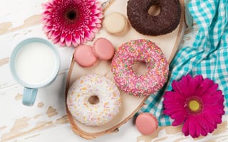 Картинка цветы, завтрак, wood, pink, пончики, breakfast, герберы, flowers
