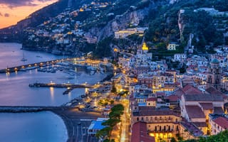 Картинка огни, дома, Вечер, строения, Campania, Сумерки, Dusk, Ночной город