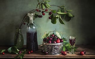 Картинка ягоды, бутылка, вишни, натюрморт, Вишнёвая наливочка, рюмка