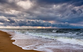 Картинка песок, море, лето, тучи, берег, небо, пляж, волны