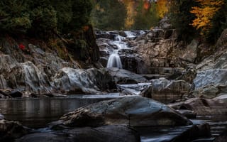 Картинка скалы, водопад, речка