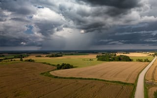 Картинка тучи, дождь, Латвия, поля, Edgars Gerskovics, горизонт, Latvia, простор