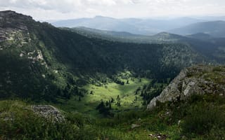 Картинка деревья, горы, горный пейзаж, горизонт, Саяны, Алексей Никонов, леса, дымка