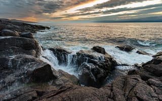 Картинка волны, пена, непогода, прибрежные камни, Alexey S, валуны, красота природы, Полярный день на Баренцевом море