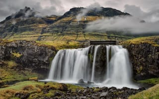 Картинка гора, водопад, облака, Kirkjufell, небо, камни, исландия