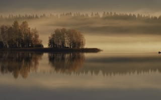 Обои туман, лодка, озеро, осень