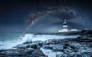 Картинка небо, берег, звезды, млечный путь, маяк, шторм, Ireland, Wexford, океан, Hook Lighthouse