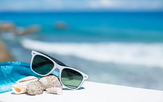 Картинка accessories, blue sky, beach, shells, glasses, vacation, sun, summer, sea