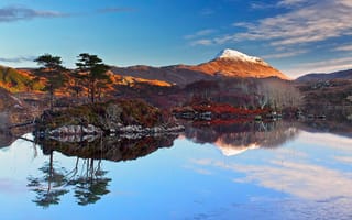 Обои отражение, остров, Шотландия, горы, деревья, небо, закат, снег, озеро, облака, море