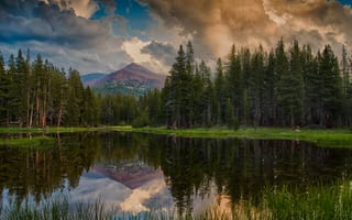 Картинка горы, США, небо, отражения, лес, штат Калифорния, озеро, облака, Национальный парк Йосемити