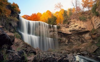 Картинка водопад, осень, скалы, лес, деревья, небо, камни, поток