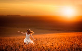 Картинка девочка, солнце, платье, равновесие, поле