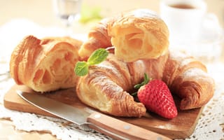 Картинка strawberry, breakfast, выпечка, круассаны, croissant, завтрак, клубника
