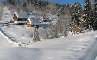 Картинка дом, небо, деревья, зима, склон, снег