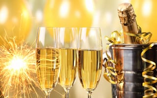Картинка Happy, шампанское, бутылка, бенгальские огни, New Year, golden, champagne, ведерко, holiday, серпантин, Новый Год, бокалы, шары, celebration