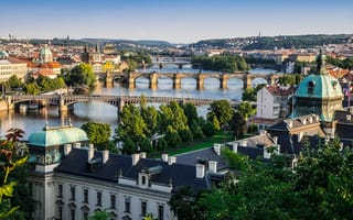 Картинка река Влтава, Чехия, дома, небо, мосты, Прага, панорама