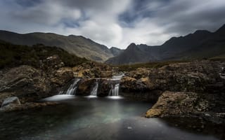 Картинка облака, горы, скалы, mountains, озеро, lake, clouds, водопад