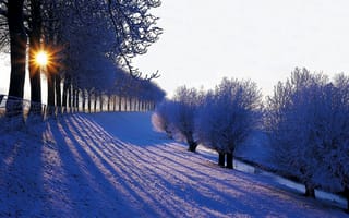 Картинка зима, white, природа, снег, landscape, sunset, sky, winter, пейзаж, nature, snow, гора, небо, солнце, sun