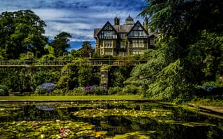 Картинка Wales, Bodnant Gardens, сад, Великобритания, деревья, пруд, кусты, дом, зелень, вода