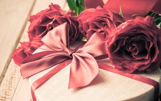 Обои подарок, romantic, Valentine's Day, rose, love, романтика, розы, heart