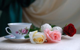 Обои натюрморт, чай, розы, цветы, стол, чашка, праздник