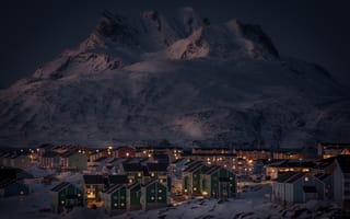 Картинка снег, Гренландия, дома, озеро, горы, огни, зима, Нуук, ночь