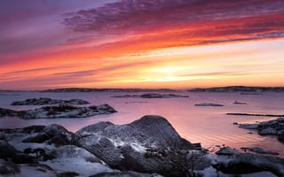 Картинка Швеция, закат, вечер, облака, снег, камни, небо, берег, море