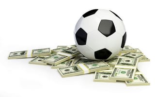 Картинка Доллары, деньги, мяч, футбол, пачки, баксы