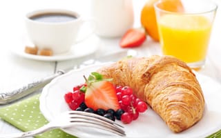 Картинка круассан, завтрак, выпечка, breakfast, клубника, croissant, кофе