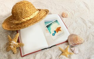 Обои книга, ракушки, песок, шляпа, морские звёзды