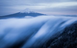 Картинка Фудзияма, поток, стратовулкан, туман, Япония, утро, остров Хонсю, 富士山, гора