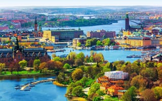 Картинка мосты, деревья, река, лодки, дома, Stockholm, пейзаж, город, панорама, Швеция