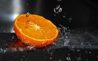 Обои макро, брызги, water, капли, апельсин, вода, orange