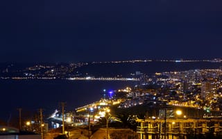 Картинка Чили, Valparaiso, ночь, фонари, дома, море, побережье, огни, порт
