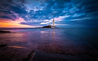 Картинка Англия, побережье, St. Marys Lighthouse, рассвет, маяк, море, горизонт, небо