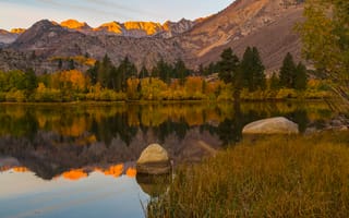 Обои озеро, деревья, горы, камни, США, отражение, Калифорния