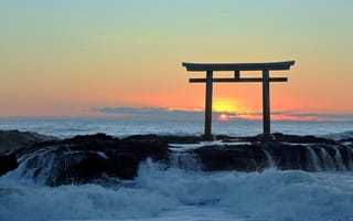 Картинка море, тории, прибой, Япония, ворота, закат