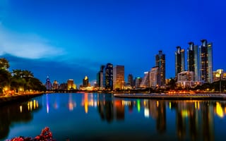 Картинка отражение, огни, Таиланд, Бангкок, озеро, голубое небо, горизонт, Бенджакити парк, ночь, зеркало