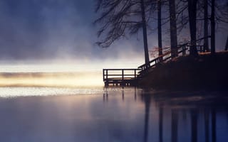 Картинка туман, озеро, причал, берег, утро