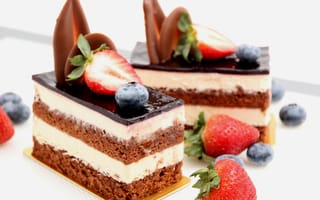 Обои strawberry, cake, berries, шоколадный, sweet, десерт, пирожное, сладкое, торт, выпечка, chocolate, dessert