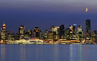 Картинка Vancouver, ночь, луна, небоскребы, Ванкувер, огни, океан, Канада, город