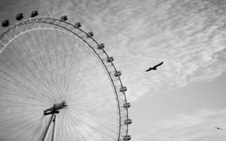 Картинка небо, london, london eye, колесо обозрения, птицы, чёрно-белое, лондон, лондонский глаз, летят, облака