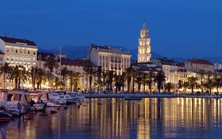 Картинка Split, ночной город, Сплит, набережная, катера, лодки, пальмы, Croatia, Хорватия, бухта, здания