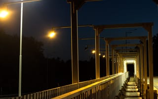 Картинка ночь, город, темнота, конструкция, фонари, освещение, лампы